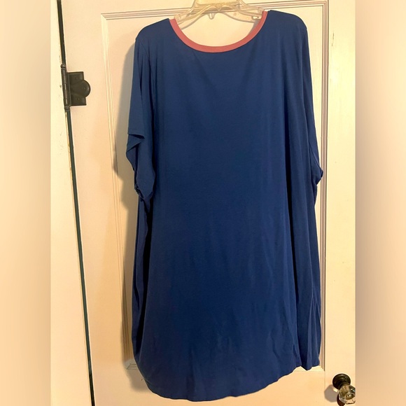 Women’s plus size, Torrid brand size 6, vintage style tee - Picture 2 of 3